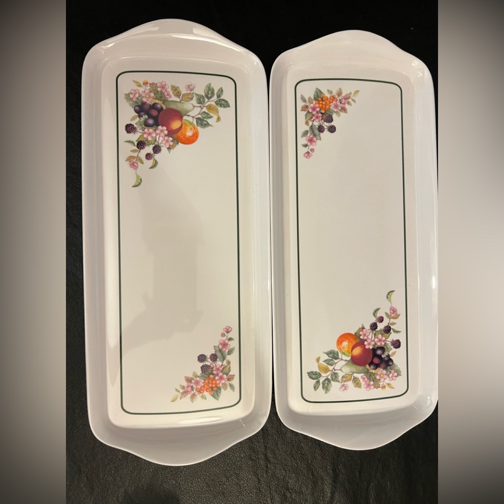 Cloverleaf fruit and Sandwich trays pair for your entertainment